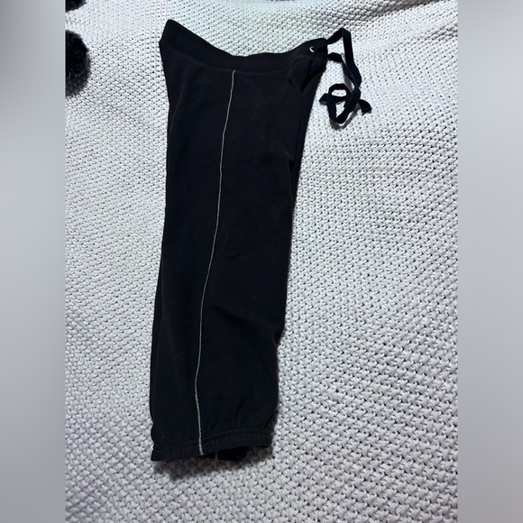 50%off w♥️ VS PINK VINTAGE ROLL UP CAPRIS XS - Picture 3 of 5